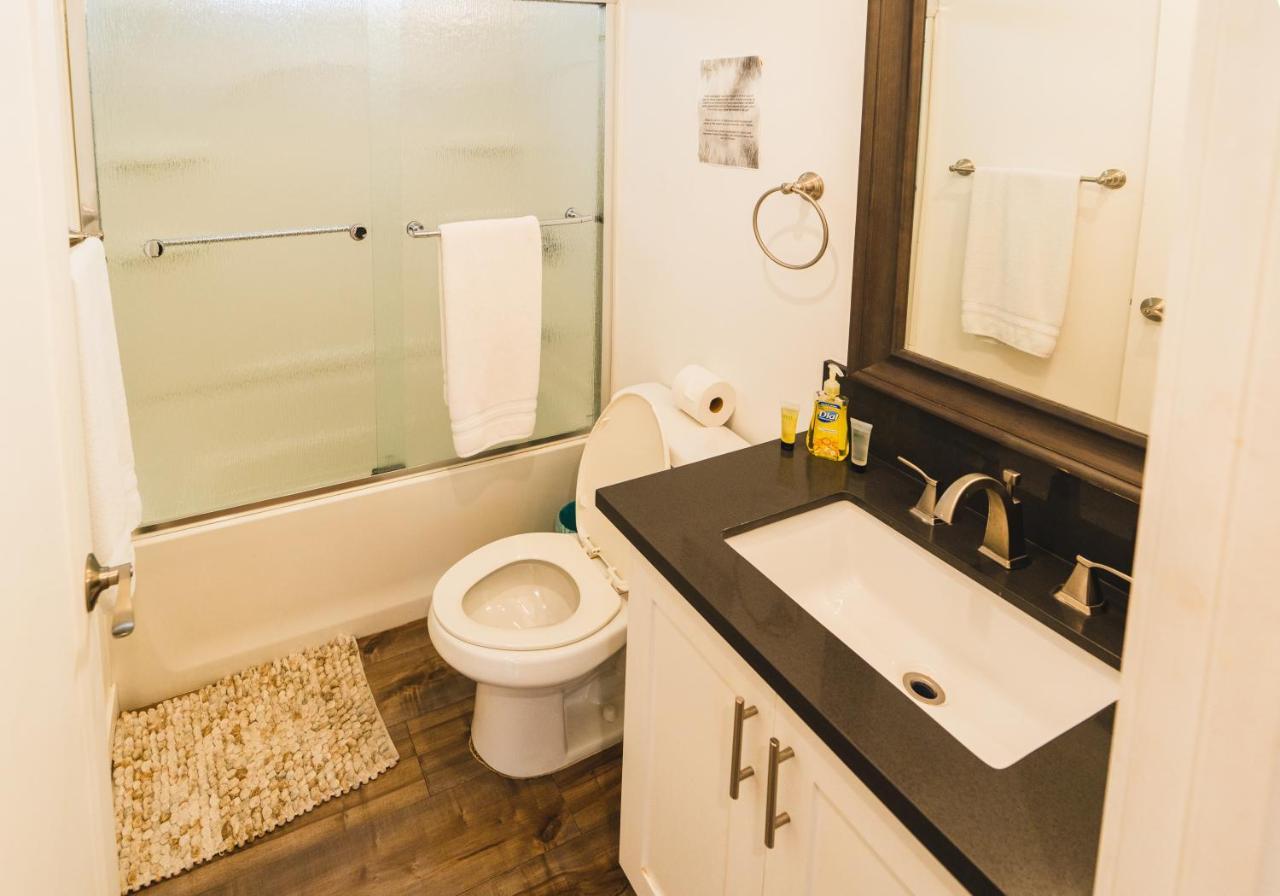 Spacious Koreatown 1 Bedroom With 2 Beds Free Parking + Wifi *