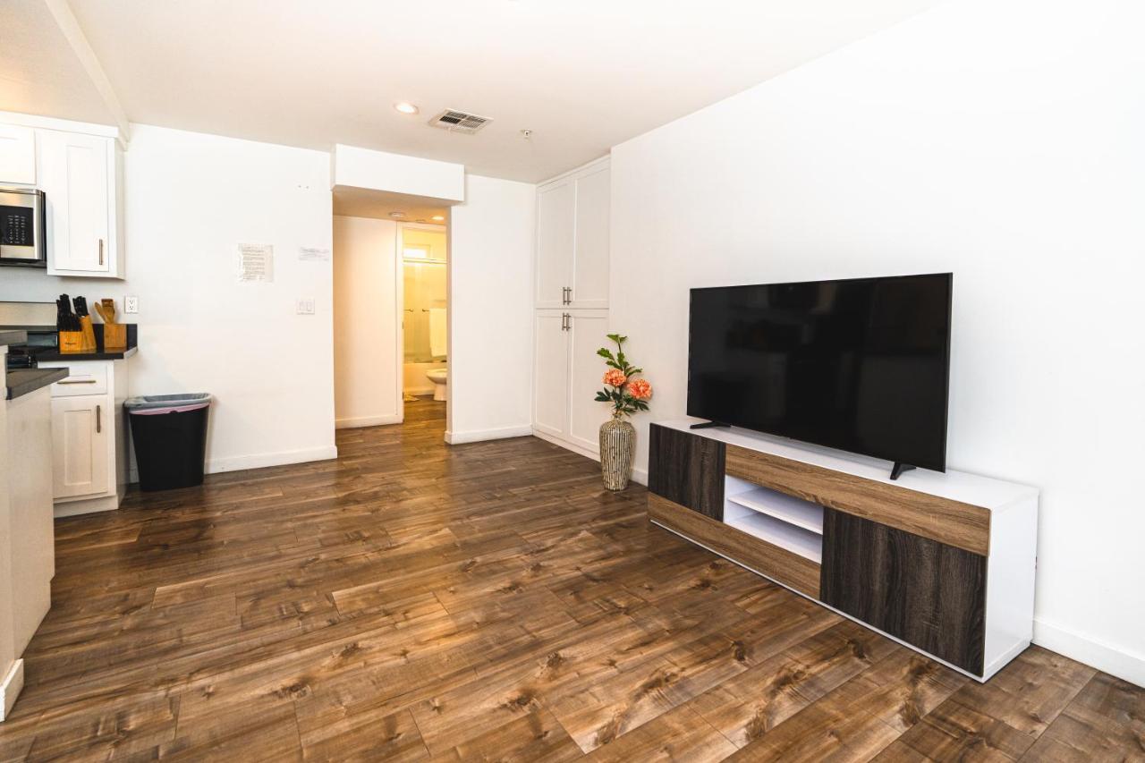 Spacious Koreatown 1 Bedroom With 2 Beds Free Parking + Wifi